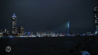 Watertaxi Rotterdam verdwijnt even onder water na aanvaring met waterbus