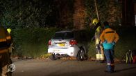 Auto crasht tegen gevel woning in Nijmegen