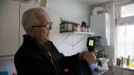 Jas aan in huis en flink stoken: senioren al jaren in kou door nalatigheid woningbouw