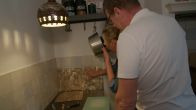 Greetje wordt helemaal krankjorum van de keukentegels!