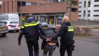 Auto rijdt in op mensen in Eindhoven: twee gewonden