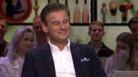 Wilfred krijgt live in uitzending berichtje van de afwezige René van der Gijp