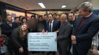 Stichting Lichtpuntjes overhandigt eerste cheque aan slachtoffer Tarwekamp