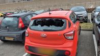 Net vrijgelaten man sloopt tientallen auto's, gelijk weer opgepakt