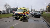Frontale botsing tussen auto en ambulance in Apeldoorn