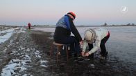 Friese waaghalzen zetten eerste streken op natuurijs