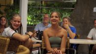 Sjans, cocktails en chaos: karaoke-avond voor familie Nijenhuis!