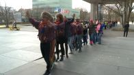 Kijk hoe ze in Eindhoven de langste polonaise ter wereld proberen te vormen