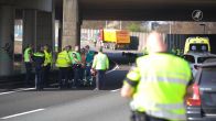 Twee doden bij ongeluk met motor en vrachtwagen op A20 Schiedam