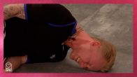 Hoe pijnlijk is bevallen? Mike en Romy testen het uit!
