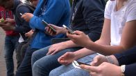 Ouders worstelen met de juiste leeftijd voor eerste smartphone kind