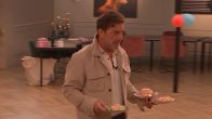 Robert is IJSkoud richting Emma