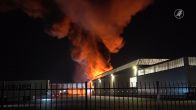 Grote brand bij autobedrijf Raamsdonkveer