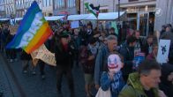 Honderd demonstranten voeren actie tegen NAVO-oefeningen in Leeuwarden