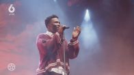 Claude zingt C'est La Vie op Paaspop
