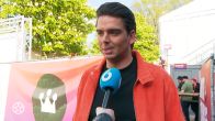Yves Berendse vliegt per helikopter van optreden naar optreden