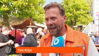 Tim Klijn maakt dinsdag radio vanuit de woonkamer van de jarige Gerard Joling