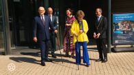 Prinses Margriet weer in het openbaar na gebroken arm