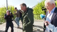 Tom Waes en zijn advocaat verlaten rechtbank