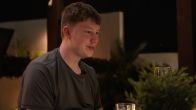 Ziggy snapt niks van het chique bestek op tafel