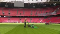 Ajax-fans kunnen nu een stukje heilige grasmat uit ArenA bemachtigen