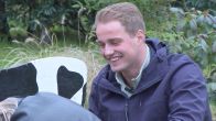 Koeien melken: makkelijker gezegd dan gedaan!
