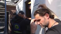 Richard snijdt in zijn vinger: 'Je moet wel naar het ziekenhuis!'