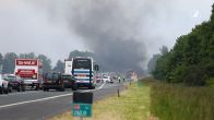 Lange files en A6 bij Emmeloord afgesloten door groot, brandend voertuig