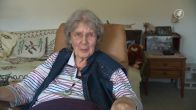 Paul helpt mevrouw Weitjens met alles