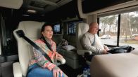 Wendy straalt doodsangsten uit in de bus van Peter: 'Kijk uit!'