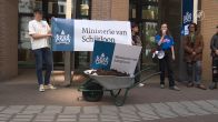 Jongeren hernoemen ministerie in protest tegen schijtloon