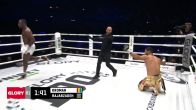 Mory Kromah haalt Bahram Rajabzadeh neer met een knockdown!