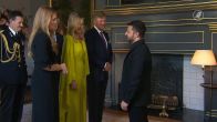 Koningspaar en Amalia ontvangen hoogwaardigheidsbekleders voor diner