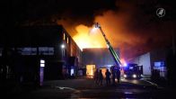 Zeer grote brand in veevoederbedrijf in Veenendaal