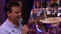 Wilfred viert vandaag zijn verjaardag luidkeels: 'De karaokeset staat klaar!'