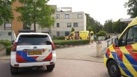 Zwaargewonde vrouw aangetroffen bij parkeergarage