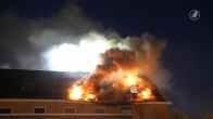 Grote brand in dak met zonnepanelen Rotterdam
