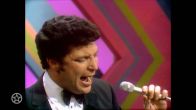 Tom Jones bewijst op zijn 85ste dat -ie nog altijd een Sex Bomb is