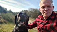 Maikel verloor hulphond Orris, nu wacht hij al 7 maanden op nieuwe hulp