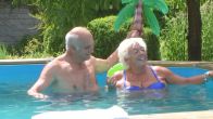 Wim en Christa zoeken de verkoeling op