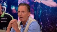 Rob Geus moet lachen om Michael van Gerwen