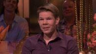 Victor Vlam klaagt over zijn plek in De Oranjezomer-studio: ‘Een drama!’