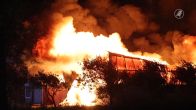 Zeer grote brand bij agrarisch bedrijf in Arum