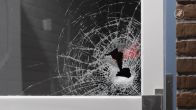 Woning beschoten in Den Haag: voordeur doorzeefd met kogels