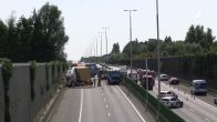 Ernstig ongeval met twee vrachtwagens: twee gewonden, A73 afgesloten