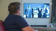 BZN neemt voor de laatste keer muziek op, en dat raakt Rina diep