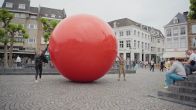 Wie rolt als eerste de mega-bal over het Vrijthof?