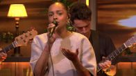 Zoë Livay trapt nieuw seizoen De Oranjezomer af met haar nieuwe hit ‘Huisje Aan De Zee’