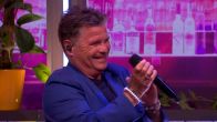 Wolter Kroes zingt 'Ik Heb De Hele Nacht Liggen Dromen' in commercialbreak van De Oranjezondag