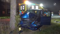 Automobilist rijdt tegen boom in Oldehove